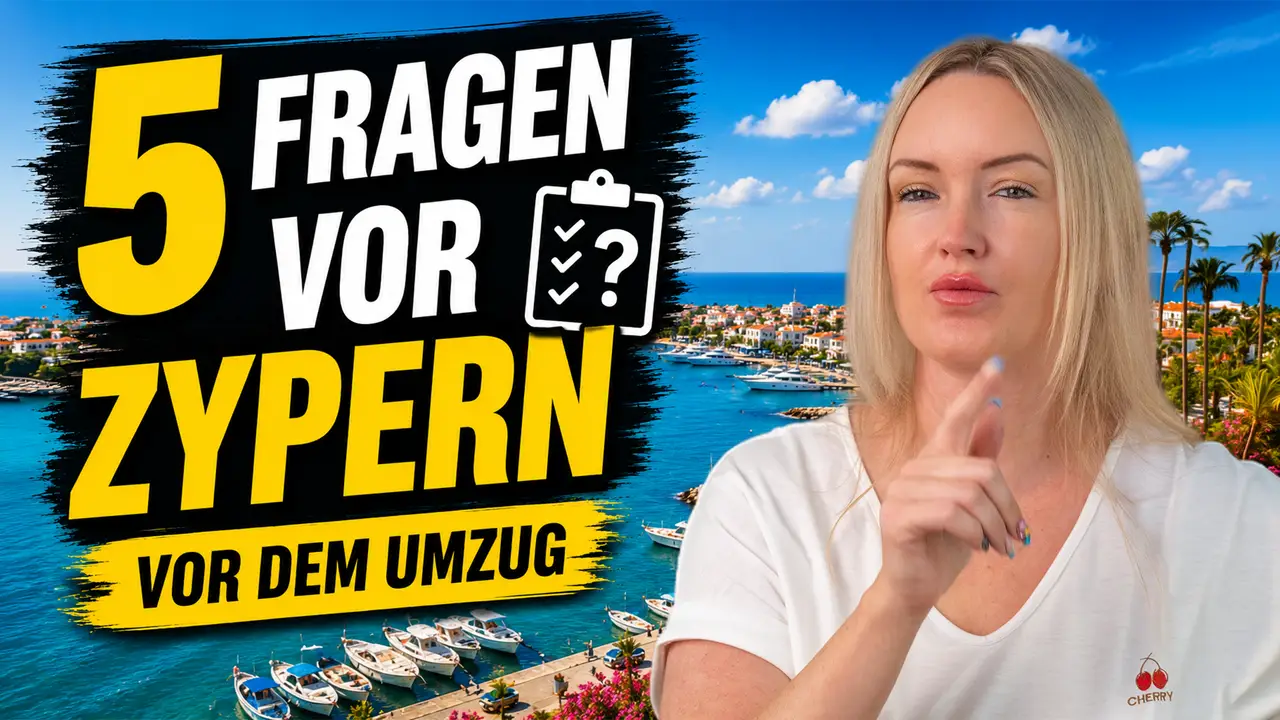 Frau mit erhobenem Finger vor mediterranem Hafen auf Zypern. Headline: 5 Fragen vor Zypern, vor dem Umzug.